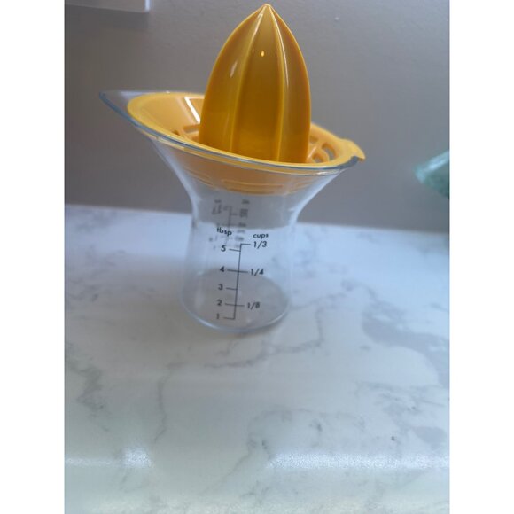 Oxo Small Citrus Juicer With Measuring Cup & Strainer - Picture 2 of 5